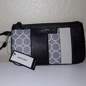 NWT Nine West Table Treasures Black Clutch/Wallet